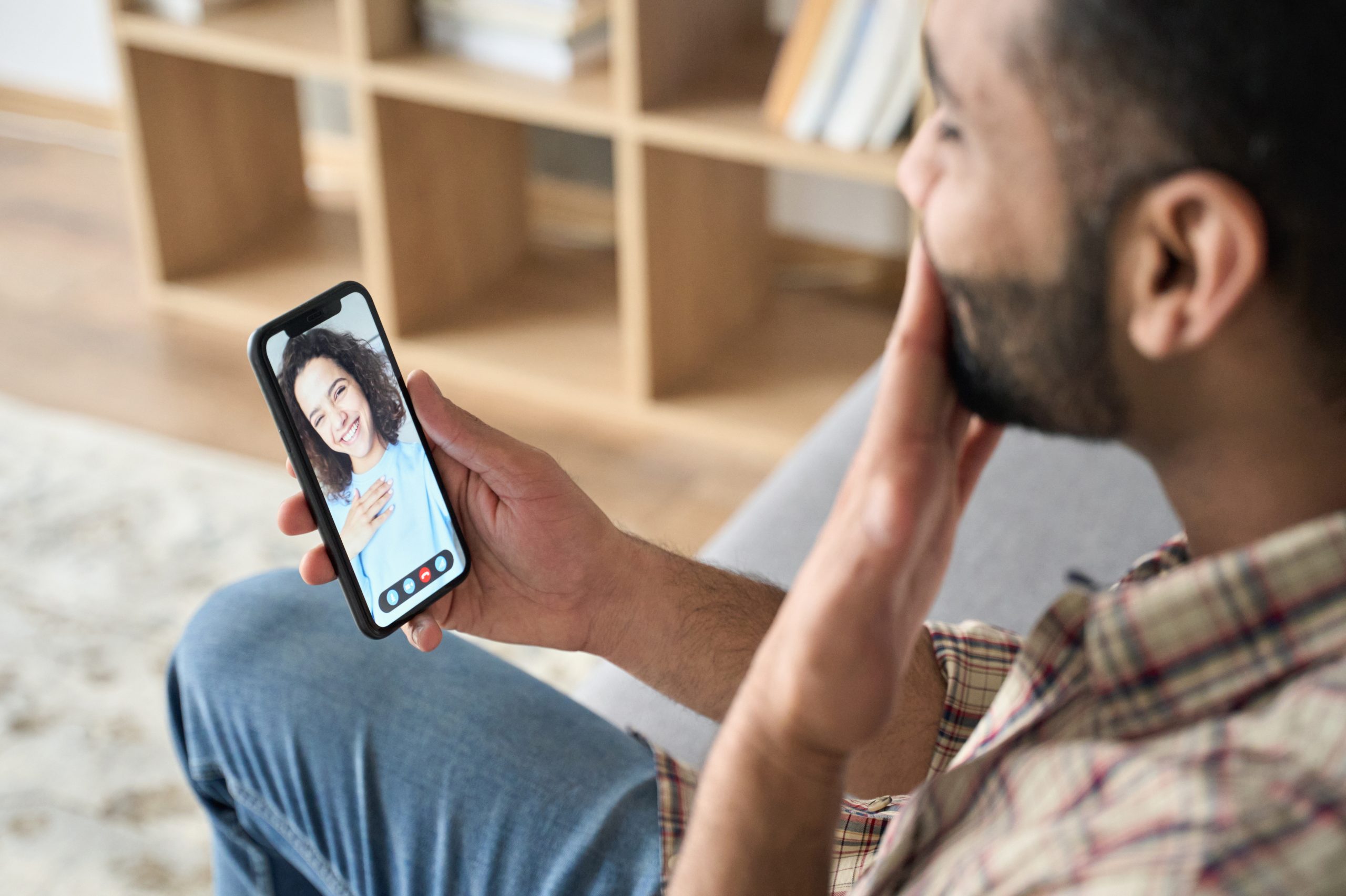 How to Make Your Online Dating Profile Stand Out